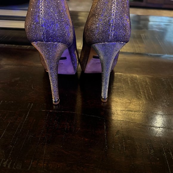 Badgley Mischka Women's Humbie IV Peep-Toe Pump 7 - Picture 8 of 9